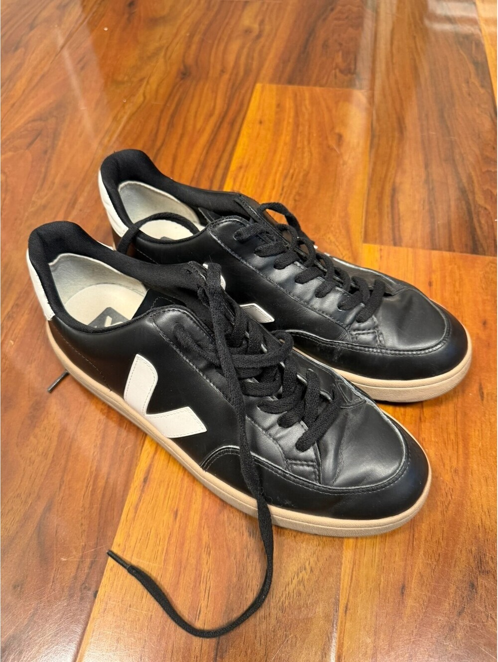 Veja V-12 Men's Size 10 US 43 EU Black/White/Dune Leather Low Top Sneaker Shoes